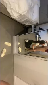 约了一个騷屄女大，进门就迫不及待的口交上了