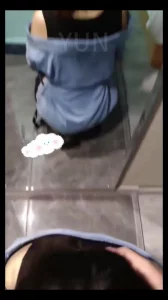 （原创）牛仔裙短靴女孩，沉浸式口交，拽着腰带无套后入